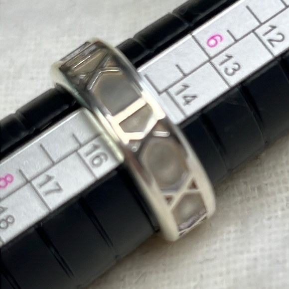 TIFFANY & CO. Atlas 1995 Roman Number  Sterling Silver 925 Ring  sz:7 - Picture 3 of 9
